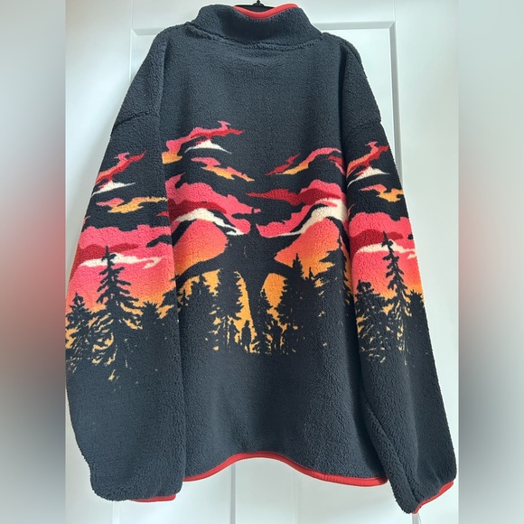NWT Stranger Things Netflix Fleece Pullover Size L - Picture 2 of 3